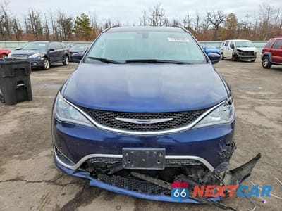 Piąte zdjęcie samochodu w środku: 2019 CHRYSLER PACIFICA TOURING L VIN:2C4RC1BG7KR550559 - miniatura