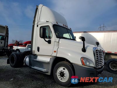 2016 FREIGHTLINER CASCADIA 125 SEMI TRUCK 1FUBGEDV7GLHC5750 - główne zdjęcie licytacji z USA - miniatura