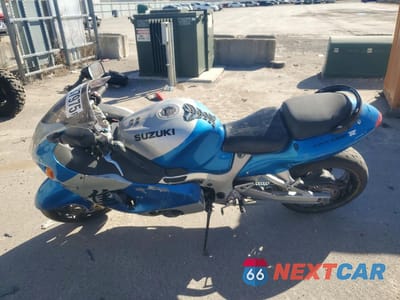 Trzecie zdjęcie samochodu z tyłu: 2002 SUZUKI GSX1300 R VIN:JS1GW71A022103630 - miniatura