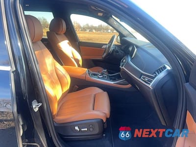 Piąte zdjęcie samochodu w środku: 2022 BMW X7 XDRIVE40I VIN:5UXCW2C07N9K96482 - miniatura