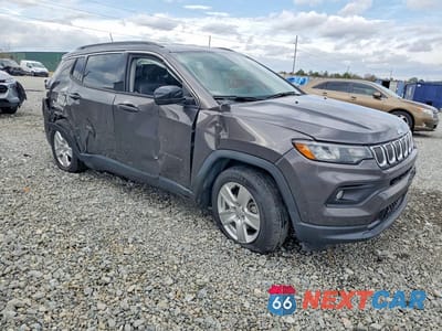 Czwarte zdjęcie samochodu z boku: 2022 JEEP COMPASS LATITUDE VIN:3C4NJCBBXNT137069 - miniatura