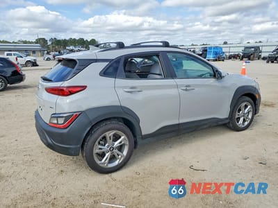 Trzecie zdjęcie samochodu z tyłu: 2023 HYUNDAI KONA SEL VIN:KM8K6CAB5PU054580 - miniatura