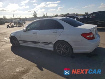 Drugie zdjęcie samochodu z przodu: 2012 MERCEDES-BENZ C 250 VIN:WDDGF4HB7CR211745 - miniatura