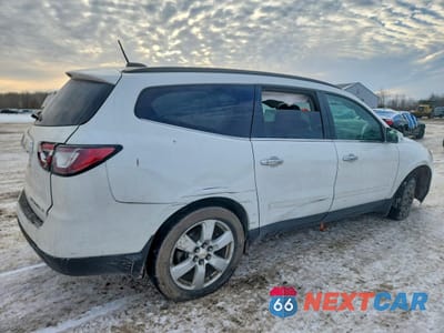 Trzecie zdjęcie samochodu z tyłu: 2016 CHEVROLET TRAVERSE LT VIN:1GNKRGKD6GJ119819 - miniatura