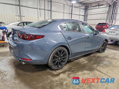 Trzecie zdjęcie samochodu z tyłu: 2023 MAZDA 3 PREFERRED VIN:3MZBPBCM3PM376503 - miniatura