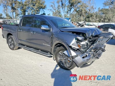 Czwarte zdjęcie samochodu z boku: 2021 NISSAN TITAN SV VIN:1N6AA1ED6MN502648 - miniatura