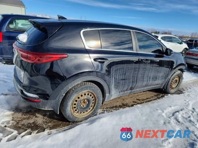 Trzecie zdjęcie samochodu z tyłu: 2020 KIA SPORTAGE LX VIN:KNDPM3AC7L7690676 - miniatura