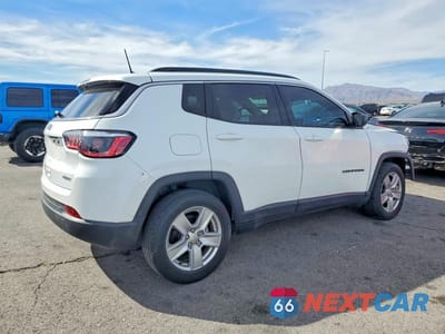 Trzecie zdjęcie samochodu z tyłu: 2022 JEEP COMPASS LATITUDE VIN:3C4NJCBBXNT229752 - miniatura