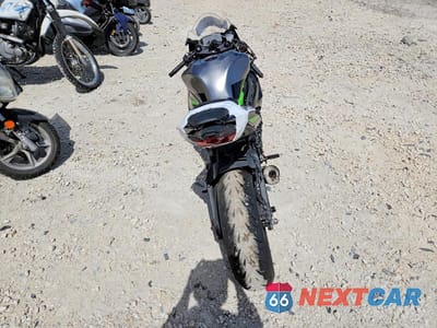 Czwarte zdjęcie samochodu z boku: 2025 KAWASAKI ZX636 K VIN:JKBZXJK1XSA007099 - miniatura