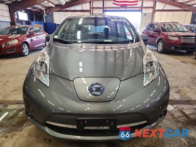 Piąte zdjęcie samochodu w środku: 2017 NISSAN LEAF S VIN:1N4BZ0CP9HC307173 - miniatura