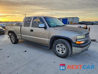 Czwarte zdjęcie samochodu z boku: 2001 CHEVROLET SILVERADO C1500 VIN:2GCEC19V911130785 - miniatura