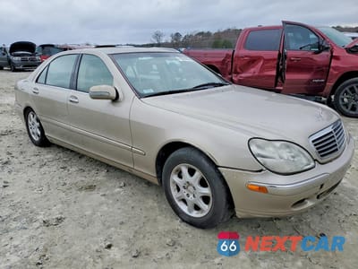Czwarte zdjęcie samochodu z boku: 2000 MERCEDES-BENZ S 430 VIN:WDBNG70J4YA060872 - miniatura