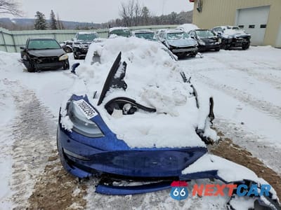 Piąte zdjęcie samochodu w środku: 2022 TESLA MODEL 3 VIN:5YJ3E1EB5NF182401 - miniatura