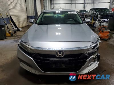 Piąte zdjęcie samochodu w środku: 2019 HONDA ACCORD VIN:1HGCV1F18KA170433 - miniatura