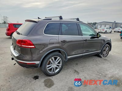 Trzecie zdjęcie samochodu z tyłu: 2015 VOLKSWAGEN TOUAREG V6 VIN:WVGEF9BP2FD006642 - miniatura