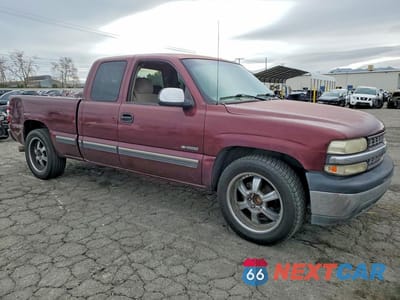 Czwarte zdjęcie samochodu z boku: 2002 CHEVROLET SILVERADO C1500 VIN:2GCEC19V821427399 - miniatura