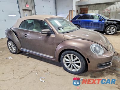 Czwarte zdjęcie samochodu z boku: 2014 VOLKSWAGEN BEETLE VIN:3VW5L7AT0EM818652 - miniatura