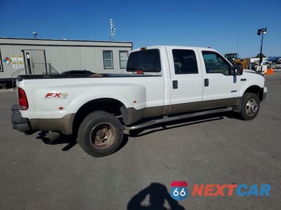 Trzecie zdjęcie samochodu z tyłu: 2006 FORD F350 SUPER DUTY VIN:1FTWW33PX6EA45915 - miniatura