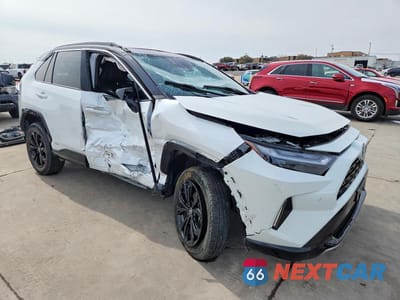 Czwarte zdjęcie samochodu z boku: 2023 TOYOTA RAV4 HYBRID XSE VIN:4T3E6RFV5PU108793 - miniatura
