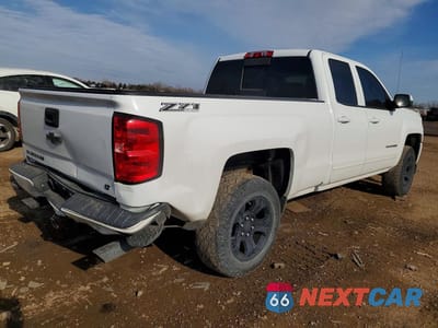 Trzecie zdjęcie samochodu z tyłu: 2016 CHEVROLET SILVERADO K1500 LT VIN:1GCVKREC8GZ235341 - miniatura