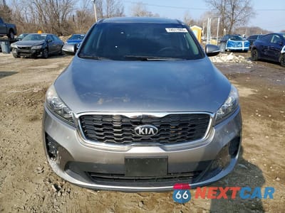 Piąte zdjęcie samochodu w środku: 2019 KIA SORENTO LX VIN:5XYPGDA52KG530365 - miniatura