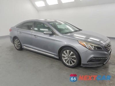 Czwarte zdjęcie samochodu z boku: 2016 HYUNDAI SONATA SPORT VIN:5NPE34AF8GH363859 - miniatura