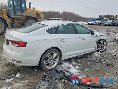 Trzecie zdjęcie samochodu z tyłu: 2019 AUDI A5 PREMIUM PLUS VIN:WAUBNCF57KA100055 - miniatura