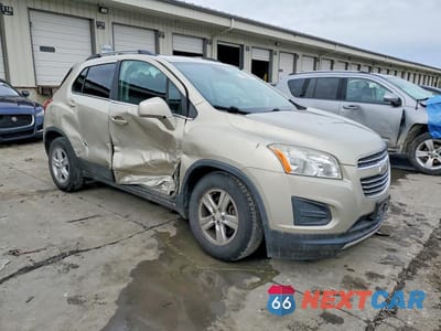 Czwarte zdjęcie samochodu z boku: 2016 CHEVROLET TRAX 1LT VIN:3GNCJLSB7GL127777 - miniatura