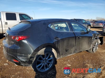 Trzecie zdjęcie samochodu z tyłu: 2022 MAZDA 3 PREFERRED VIN:JM1BPALL4N1512331 - miniatura