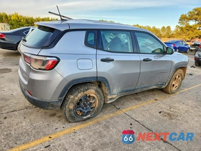 Trzecie zdjęcie samochodu z tyłu: 2020 JEEP COMPASS SPORT VIN:3C4NJCAB3LT162278 - miniatura