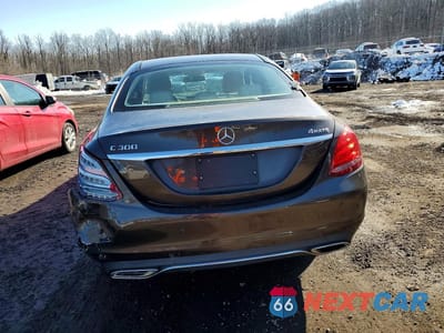 Zdjęcie 6 z 12 samochodu: 2015 MERCEDES-BENZ C 300 4MATIC VIN:55SWF4KB3FU028608 - miniatura