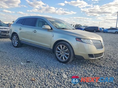 Czwarte zdjęcie samochodu z boku: 2010 LINCOLN MKT VIN:2LMHJ5FRXABJ18558 - miniatura