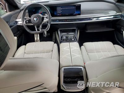 Zdjęcie 8 z 12 samochodu: 2023 BMW 760 XI VIN:WBA33EJ05PCN11130 - miniatura
