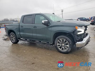 Czwarte zdjęcie samochodu z boku: 2026 CHEVROLET SILVERADO K1500 LT VIN:1GCPKDEK2TZ128704 - miniatura