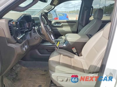 Zdjęcie 7 z 11 samochodu: 2024 GMC SIERRA K1500 SLT VIN:3GTUUDE80RG353164 - miniatura