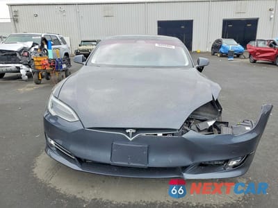 Piąte zdjęcie samochodu w środku: 2018 TESLA MODEL S VIN:5YJSA1E25JF276070 - miniatura