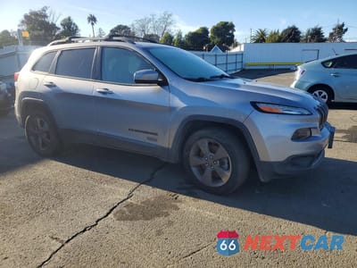 Czwarte zdjęcie samochodu z boku: 2017 JEEP CHEROKEE LATITUDE VIN:1C4PJLCB7HW510302 - miniatura