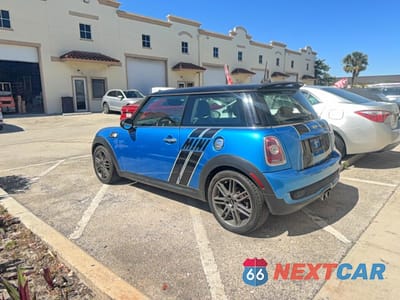 Trzecie zdjęcie samochodu z tyłu: 2010 MINI COOPER S VIN:WMWMF7C52ATZ69697 - miniatura