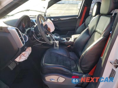 Zdjęcie 7 z 12 samochodu: 2016 PORSCHE CAYENNE GT VIN:WP1AD2A29GLA80233 - miniatura