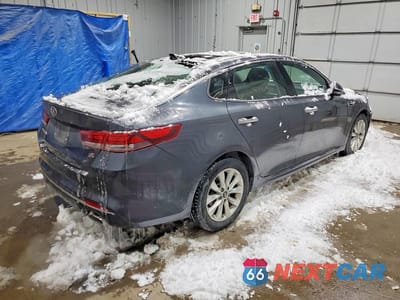 Trzecie zdjęcie samochodu z tyłu: 2018 KIA OPTIMA S VIN:5XXGT4L34JG241904 - miniatura