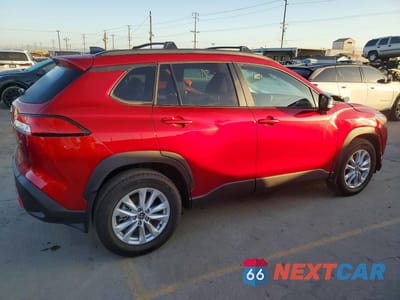 Trzecie zdjęcie samochodu z tyłu: 2025 TOYOTA COROLLA CROSS LE VIN:7MUCAAAG5SV135668 - miniatura