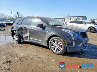 Czwarte zdjęcie samochodu z boku: 2025 CADILLAC XT5 SPORT VIN:1GYKNGRS6SZ111510 - miniatura