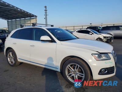 Czwarte zdjęcie samochodu z boku: 2017 AUDI Q5 PREMIUM VIN:WA1C2AFP2HA068415 - miniatura
