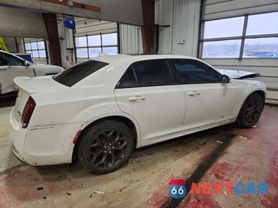 Trzecie zdjęcie samochodu z tyłu: 2022 CHRYSLER 300 S VIN:2C3CCAGG4NH135325 - miniatura