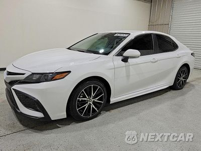 2024 TOYOTA CAMRY SE 4T1G11AK2RU232859 - główne zdjęcie licytacji z USA - miniatura