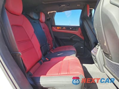Zdjęcie 10 z 12 samochodu: 2025 PORSCHE CAYENNE S VIN:WP1AL2AY8SDA19367 - miniatura