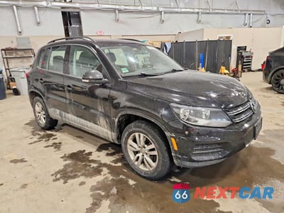 Czwarte zdjęcie samochodu z boku: 2017 VOLKSWAGEN TIGUAN S VIN:WVGBV7AX0HK020243 - miniatura