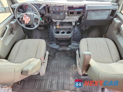 Zdjęcie 8 z 13 samochodu: 2017 CHEVROLET EXPRESS G2500 VIN:1GCWGAFF5H1346431 - miniatura