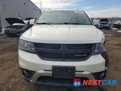 Piąte zdjęcie samochodu w środku: 2017 DODGE JOURNEY CROSSROAD VIN:3C4PDDGGXHT555212 - miniatura