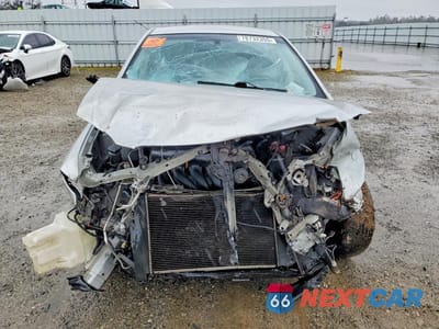 Piąte zdjęcie samochodu w środku: 2004 TOYOTA COROLLA CE VIN:1NXBR32E44Z214542 - miniatura